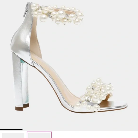 Silver Heels- stunning - Picture 2 of 7